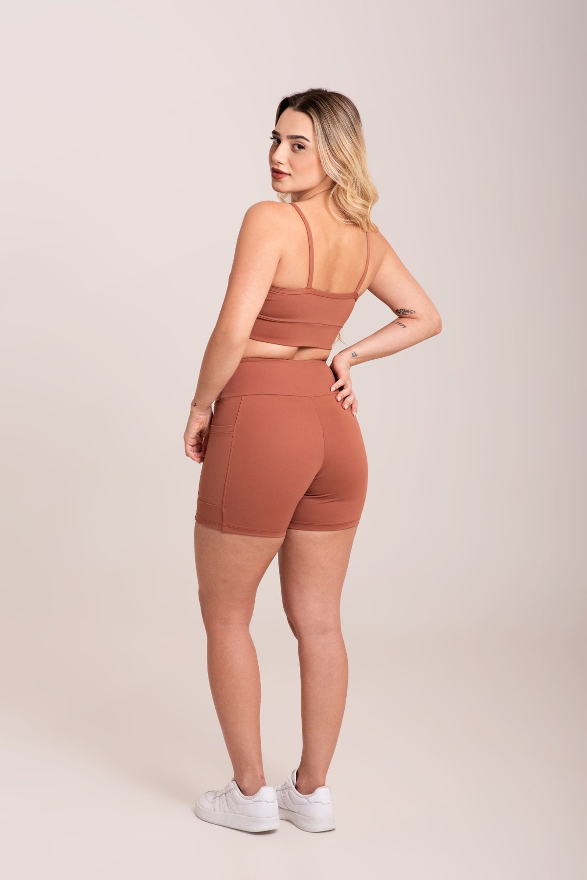 Short Fitness Polimida Com Bolsos