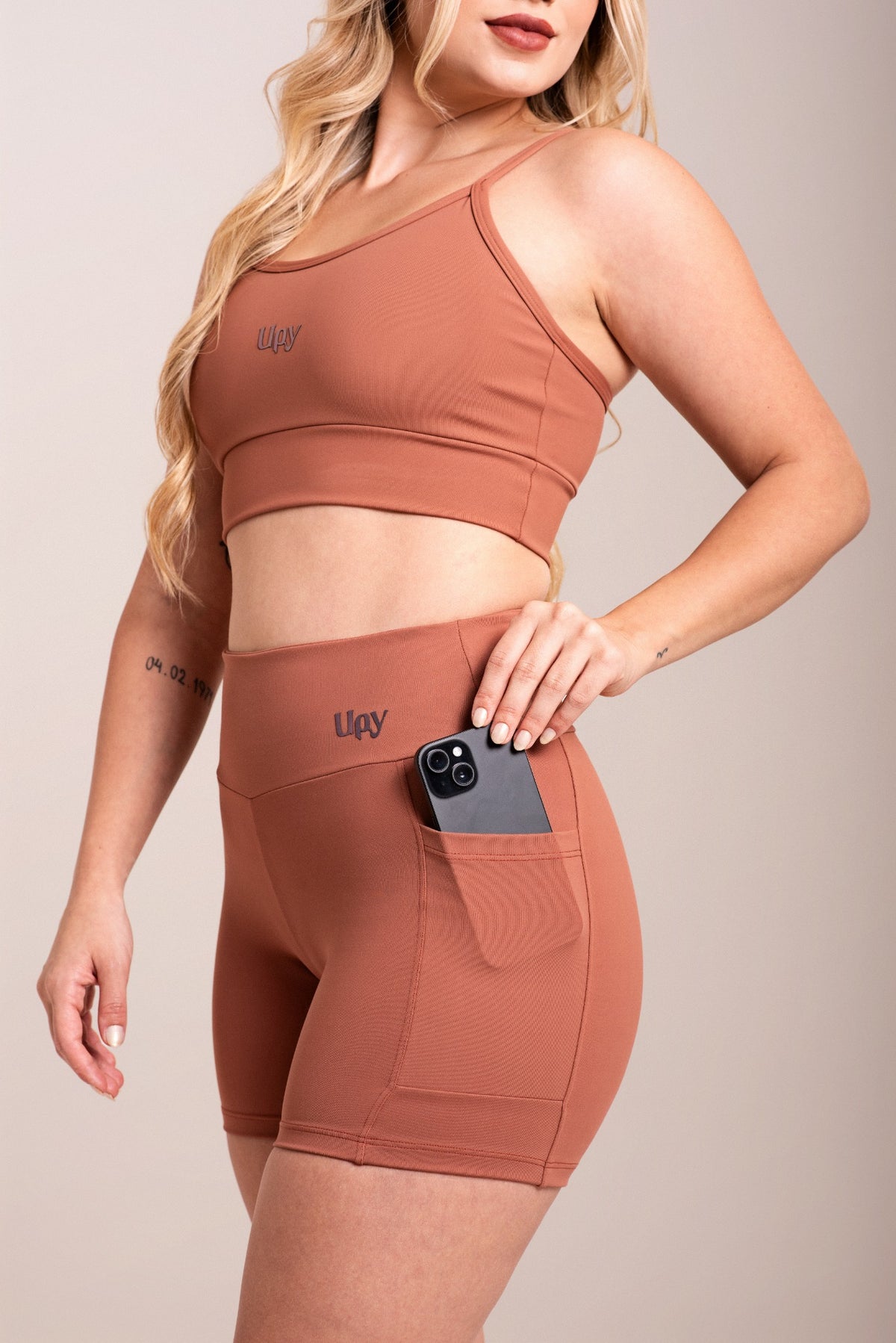 Short Fitness Polimida Com Bolsos